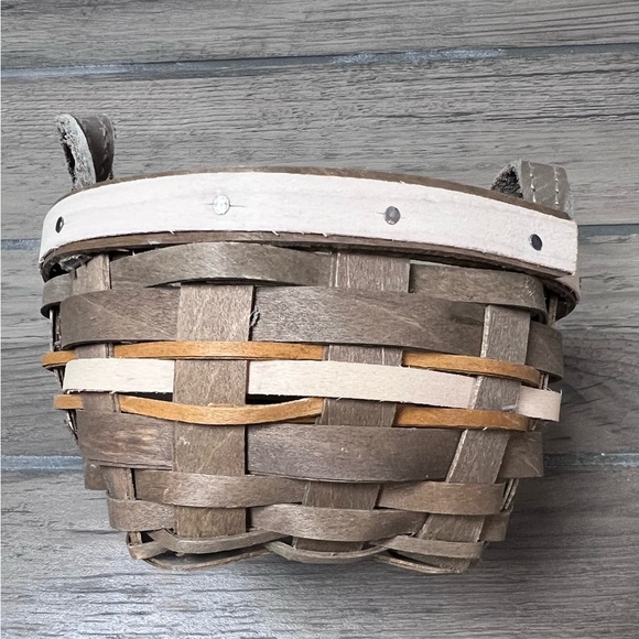 Longaberger 2011 Dresden Basket w/striped tan & white liner 2 leather handles - Picture 7 of 12